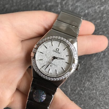 2025112414582775 420x420 - 臺灣復刻表歐米茄第五代星座石英系列腕表細節之處見真美